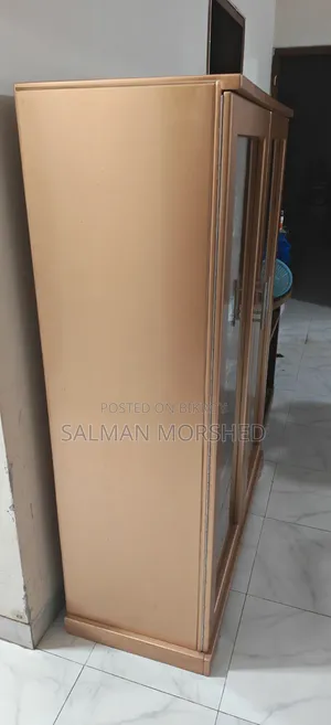 উত্তরায় শোকেস বিক্রি হবে
