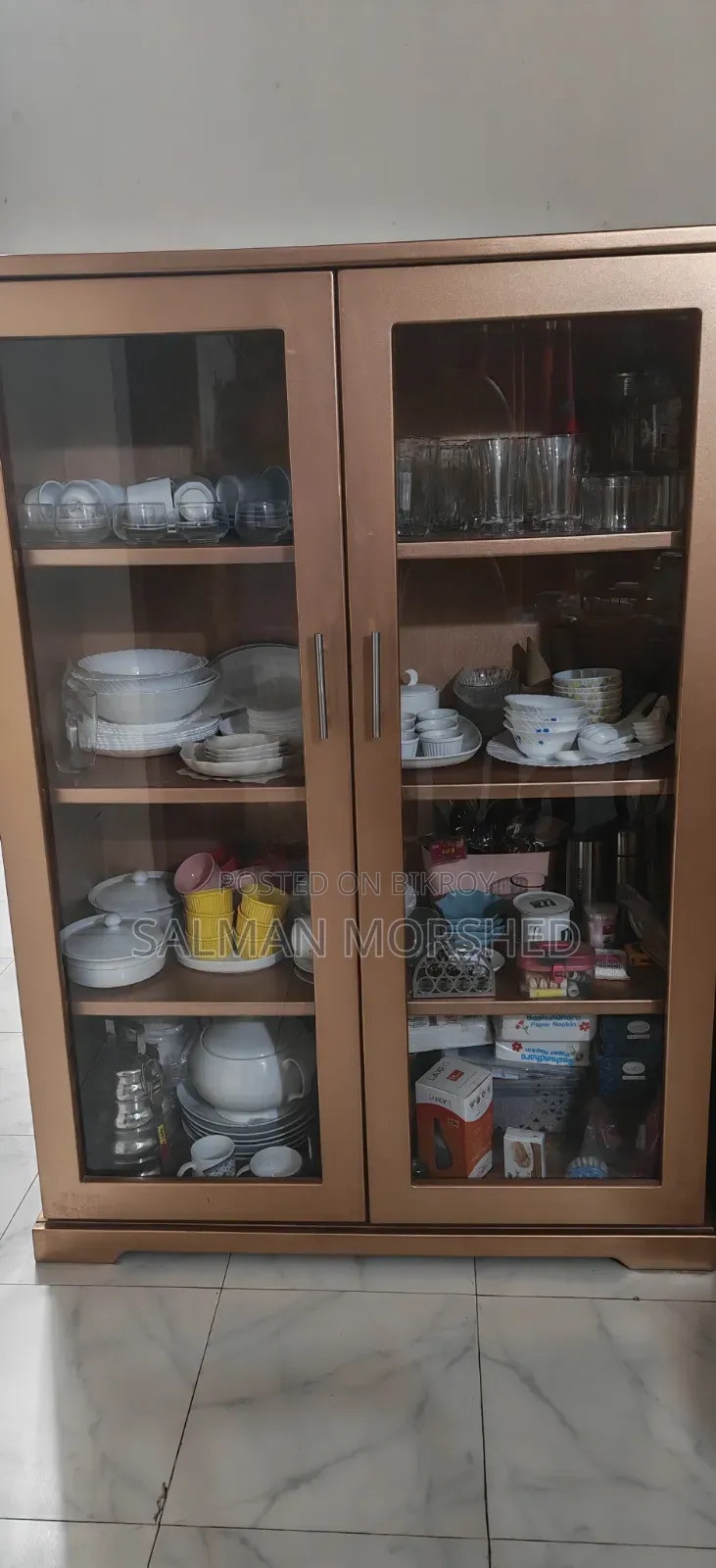 উত্তরায় শোকেস বিক্রি হবে