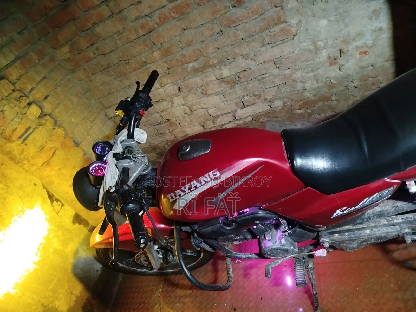 দায়াং ডিওয়াই১০০-এ ২০১৬ লাল