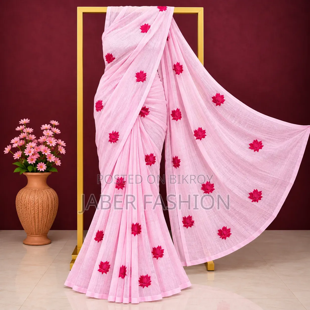 প্রিমিয়াম অফ-হোয়াইট কটন এমব্রয়ডারি শাড়ি