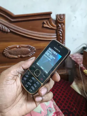 Nokia 2700 classic Gold
