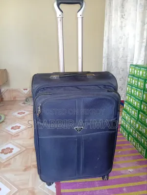 প্রেসিডেন্ট ব্র্যান্ডের ২৮ ইঞ্চির একটি ট্রলিব্যাগ / লাগেজ বিক্রি হবে