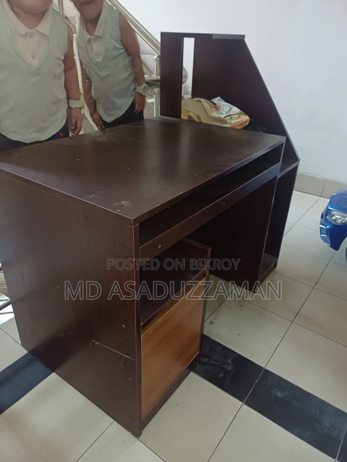 কম্পিউটার বা স্টাডি টেবিল