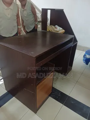 কম্পিউটার বা স্টাডি টেবিল
