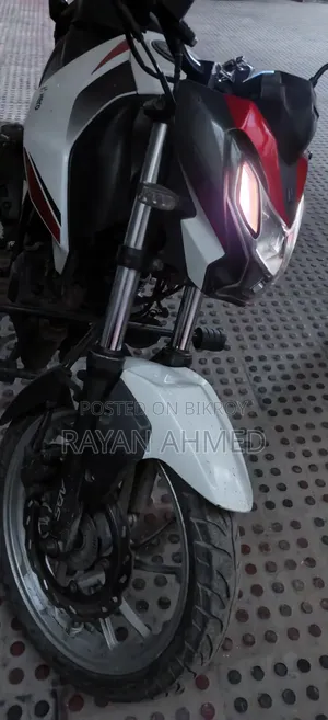 Hero Thriller 160R 4V 2021 White
