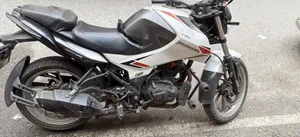 Hero Thriller 160R 4V 2021 White
