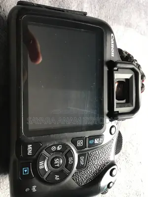 Canon 1300D + 18-55mm IS Lens