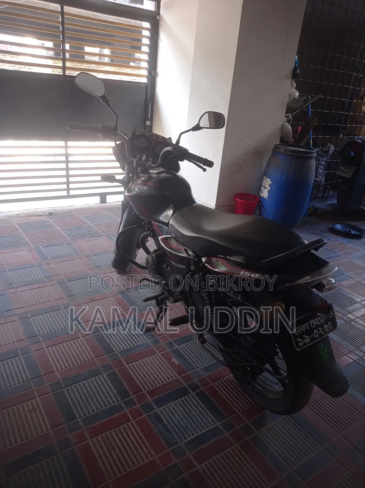 বাজাজ ডিসকভার ১৫০ ২০১১ কালো