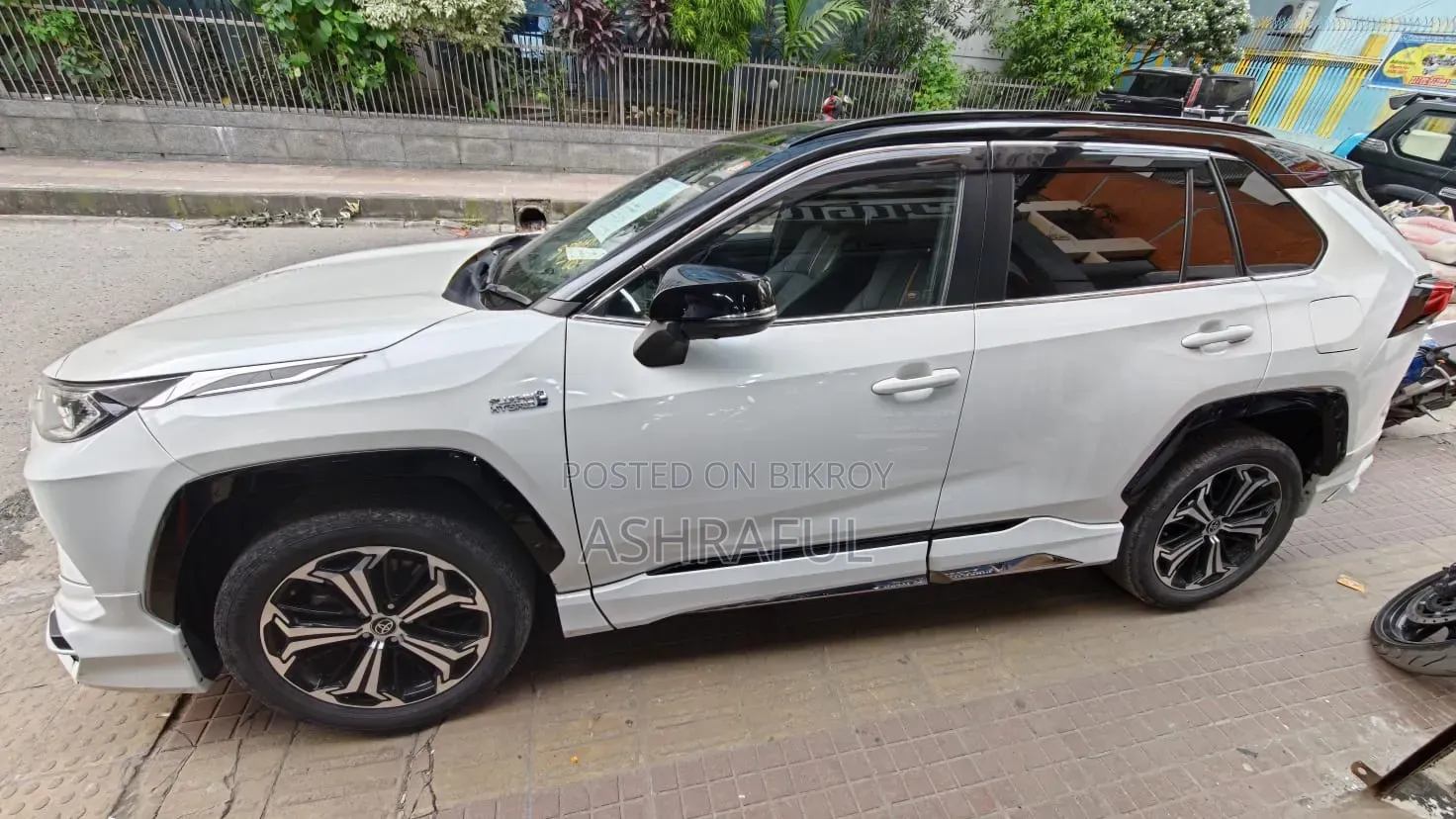Toyota RAV4 2021 White