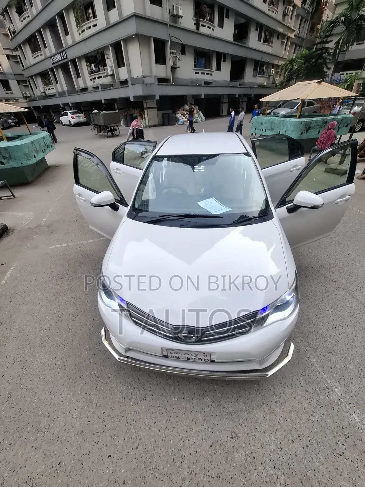 টয়োটা অ্যাক্সিও ২০১৩ পার্ল