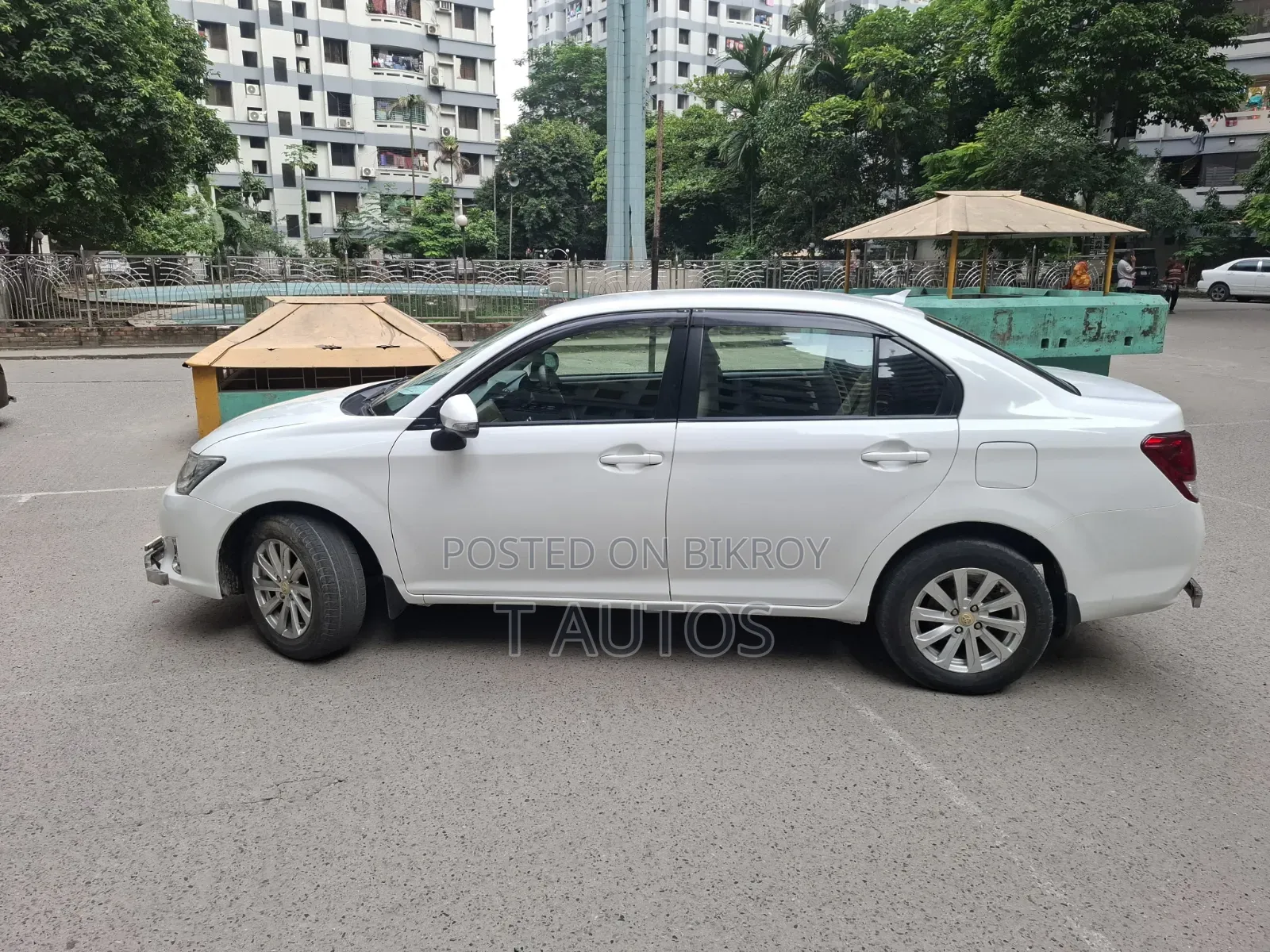 টয়োটা অ্যাক্সিও ২০১৩ পার্ল