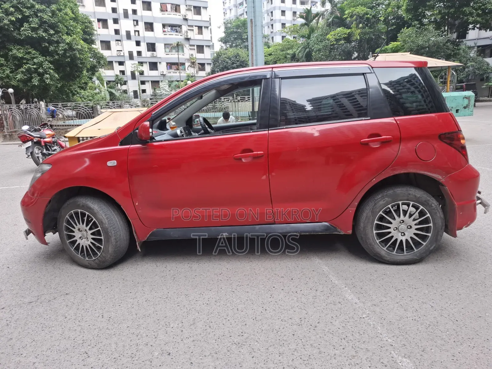 Toyota IST 2005 Red