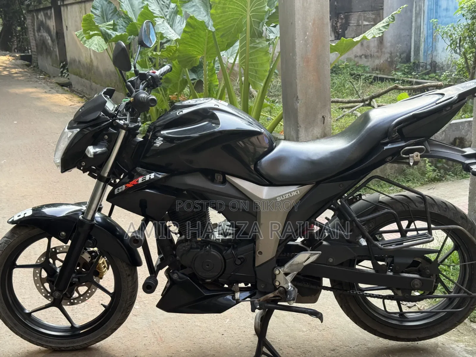 সুজুকি জিক্সার ২০২২ কালো