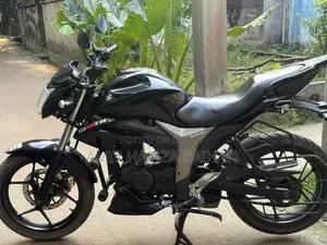 সুজুকি জিক্সার ২০২২ কালো