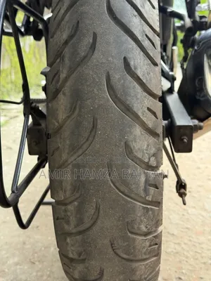 সুজুকি জিক্সার ২০২২ কালো
