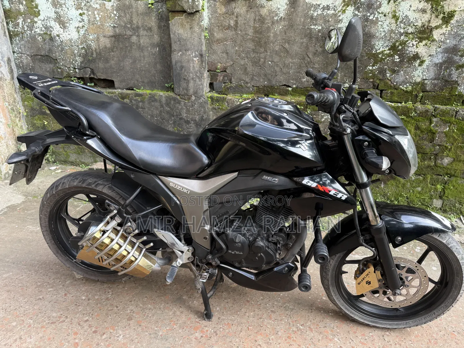 সুজুকি জিক্সার ২০২২ কালো