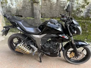 সুজুকি জিক্সার ২০২২ কালো