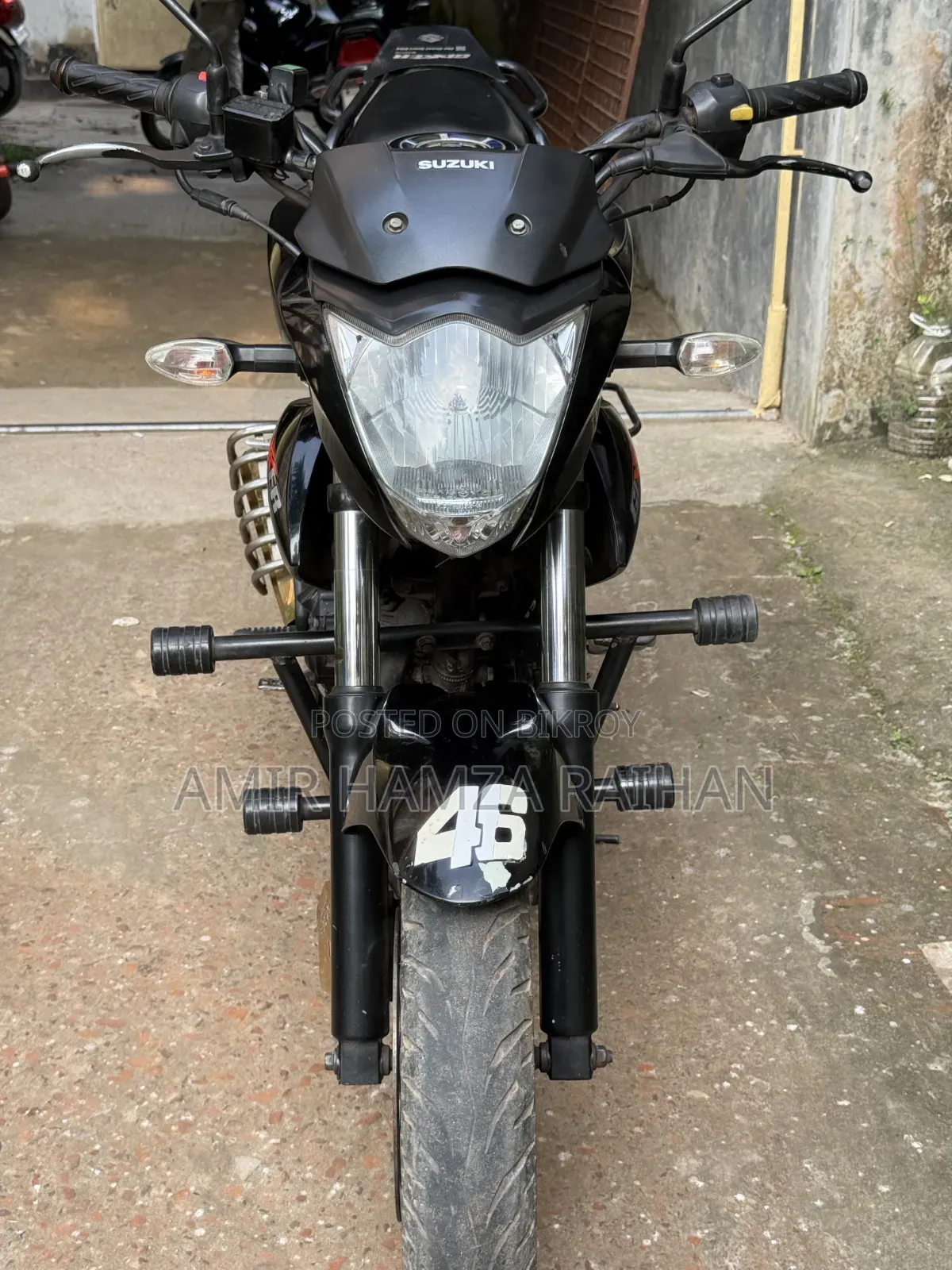 সুজুকি জিক্সার ২০২২ কালো