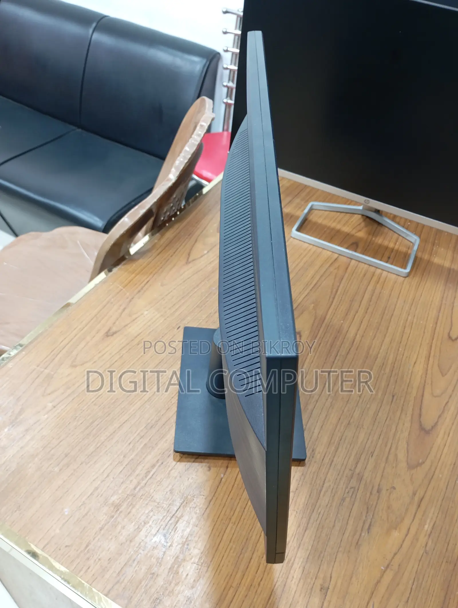 ডেল ১৮.৫ ইঞ্চি ফ্রেশ কন্ডিশন ব্যবহৃত মনিটর