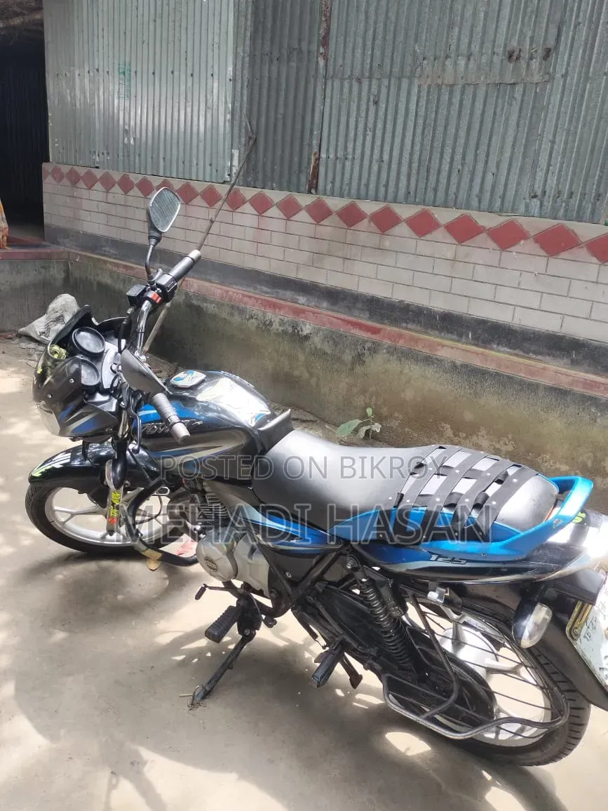 বাজাজ ডিসকভার ১২৫ ২০১৭ কালো