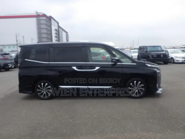 Toyota Voxy Hybrid S-Z 2-Wheel Drive 7-Seater 2022 Black