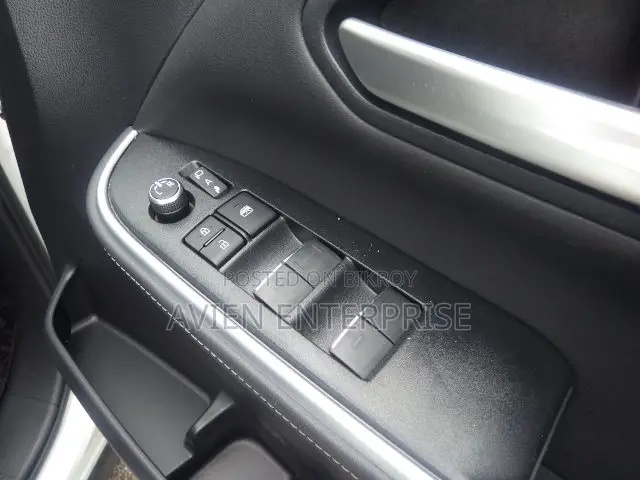 Toyota Noah 2023 Pearl