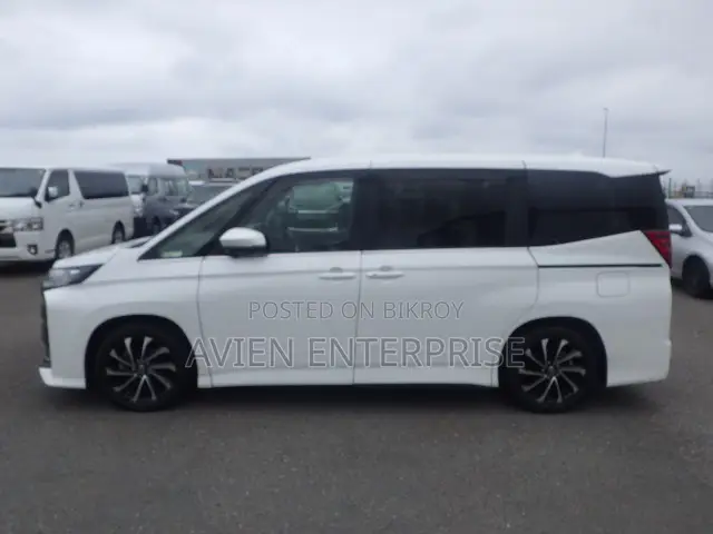 Toyota Noah 2023 Pearl