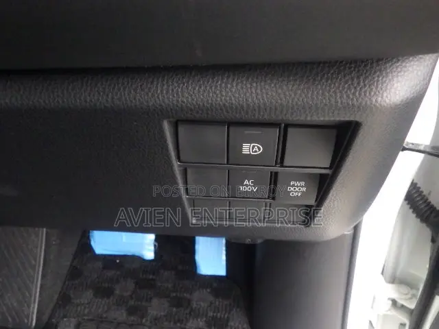 Toyota Noah 2023 Pearl