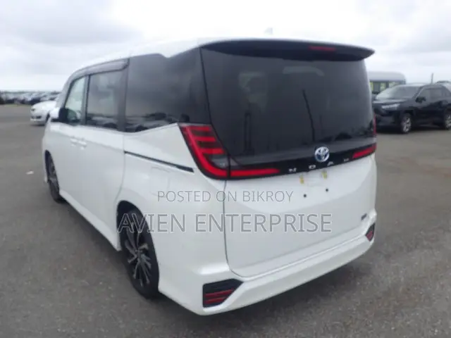 Toyota Noah 2023 Pearl