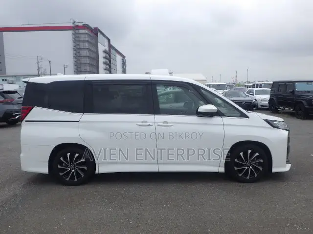 Toyota Noah 2023 Pearl