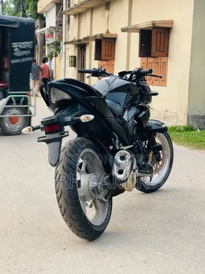 সুজুকি জিক্সার ২০২২ ব্ল্যাক
