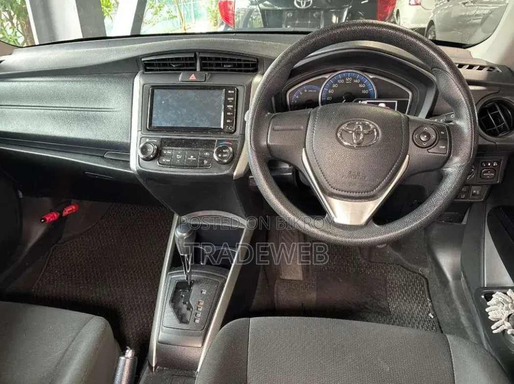 Toyota Corolla Fielder 2021 Silver