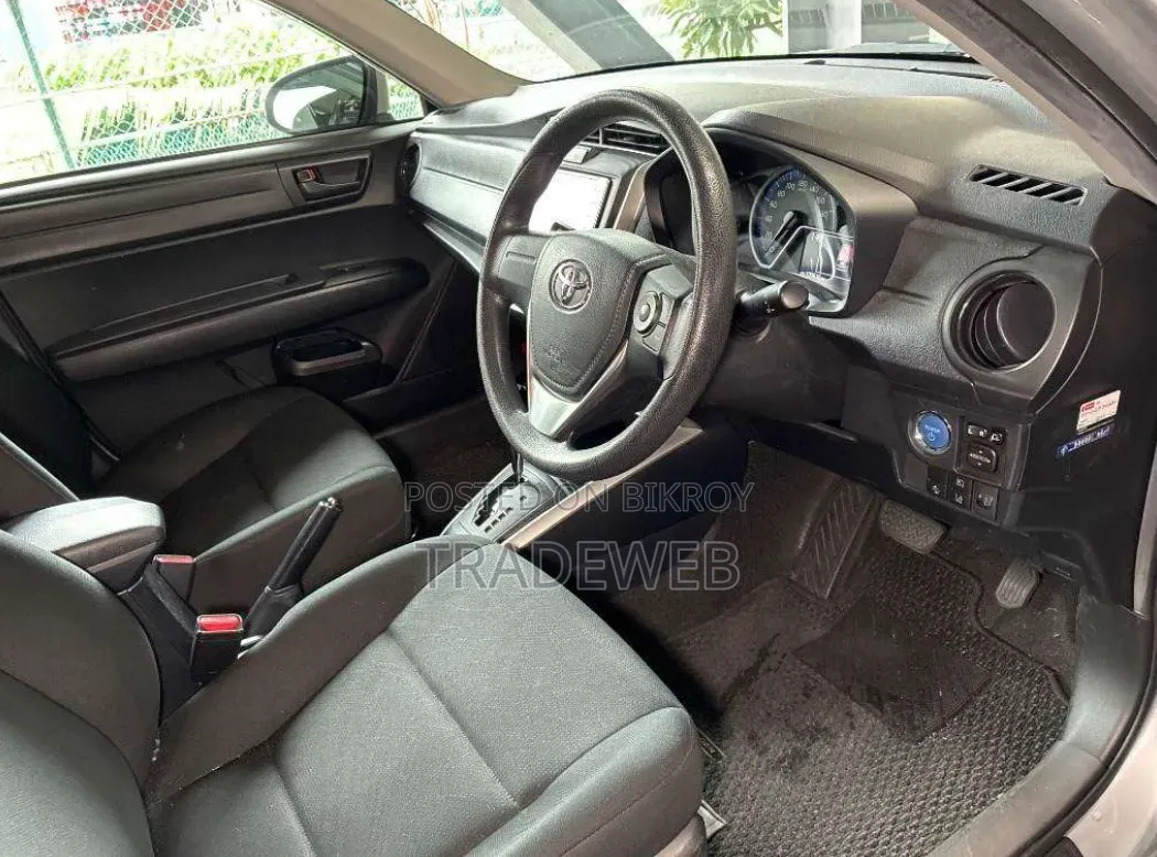 Toyota Corolla Fielder 2021 Silver