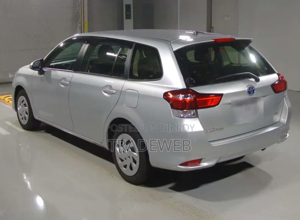 Toyota Corolla Fielder 2021 Silver