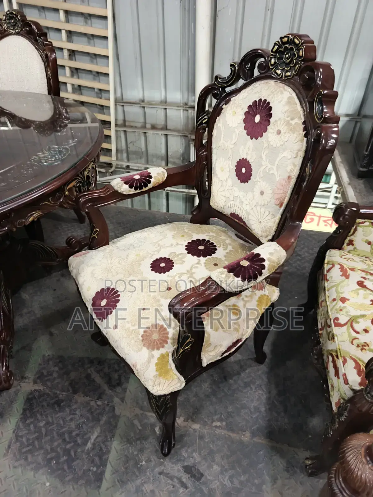 লেগ্যাসি ডাইনিং টেবিল
