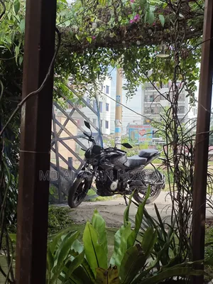 হিরো এক্সট্রিম ১২৫আর ২০২৪ কালো