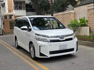 Toyota Voxy Hybrid V 2WD 7-Seater 2019 Pearl