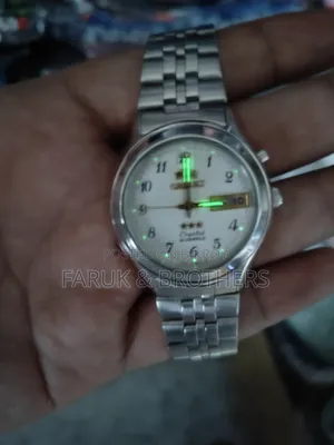 অরিয়েন্ট ক্রিস্টাল ২১ জুয়েলস অটোমেটিক – ভিন্টেজ ডে-ডেট ঘড়ি
