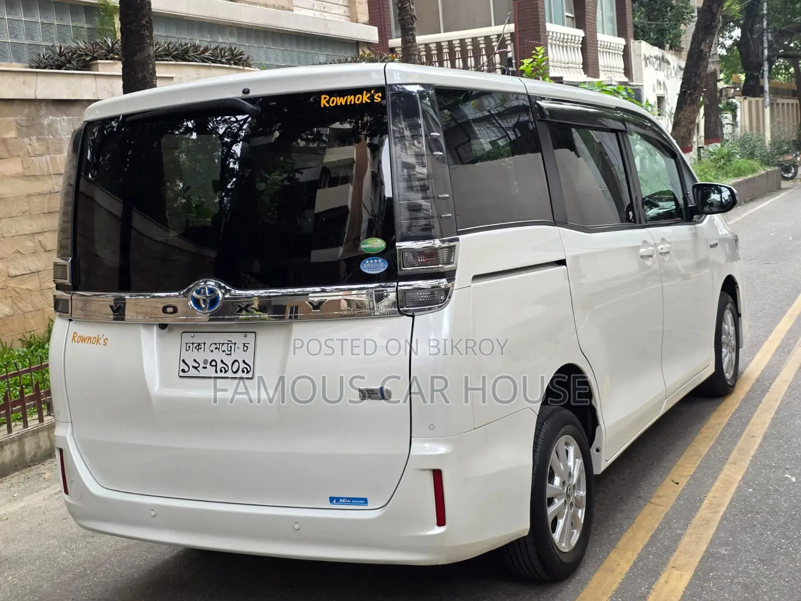 Toyota Voxy Hybrid V 2WD 7-Seater 2019 Pearl