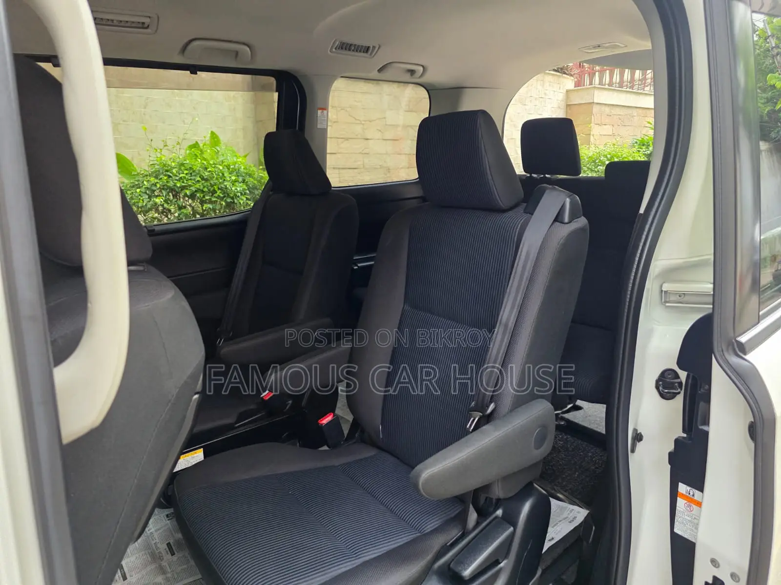 Toyota Voxy Hybrid V 2WD 7-Seater 2019 Pearl