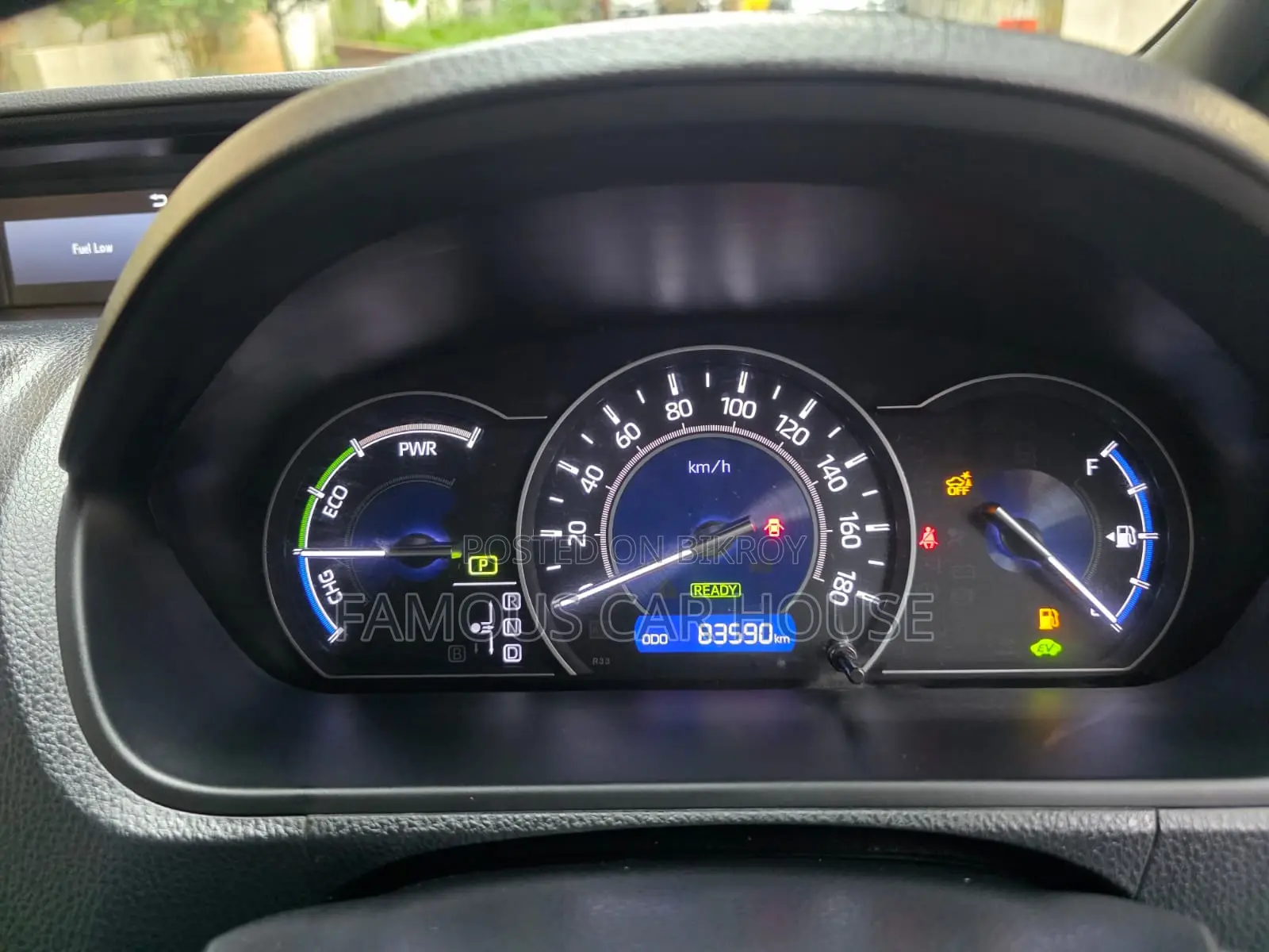 Toyota Voxy Hybrid V 2WD 7-Seater 2019 Pearl
