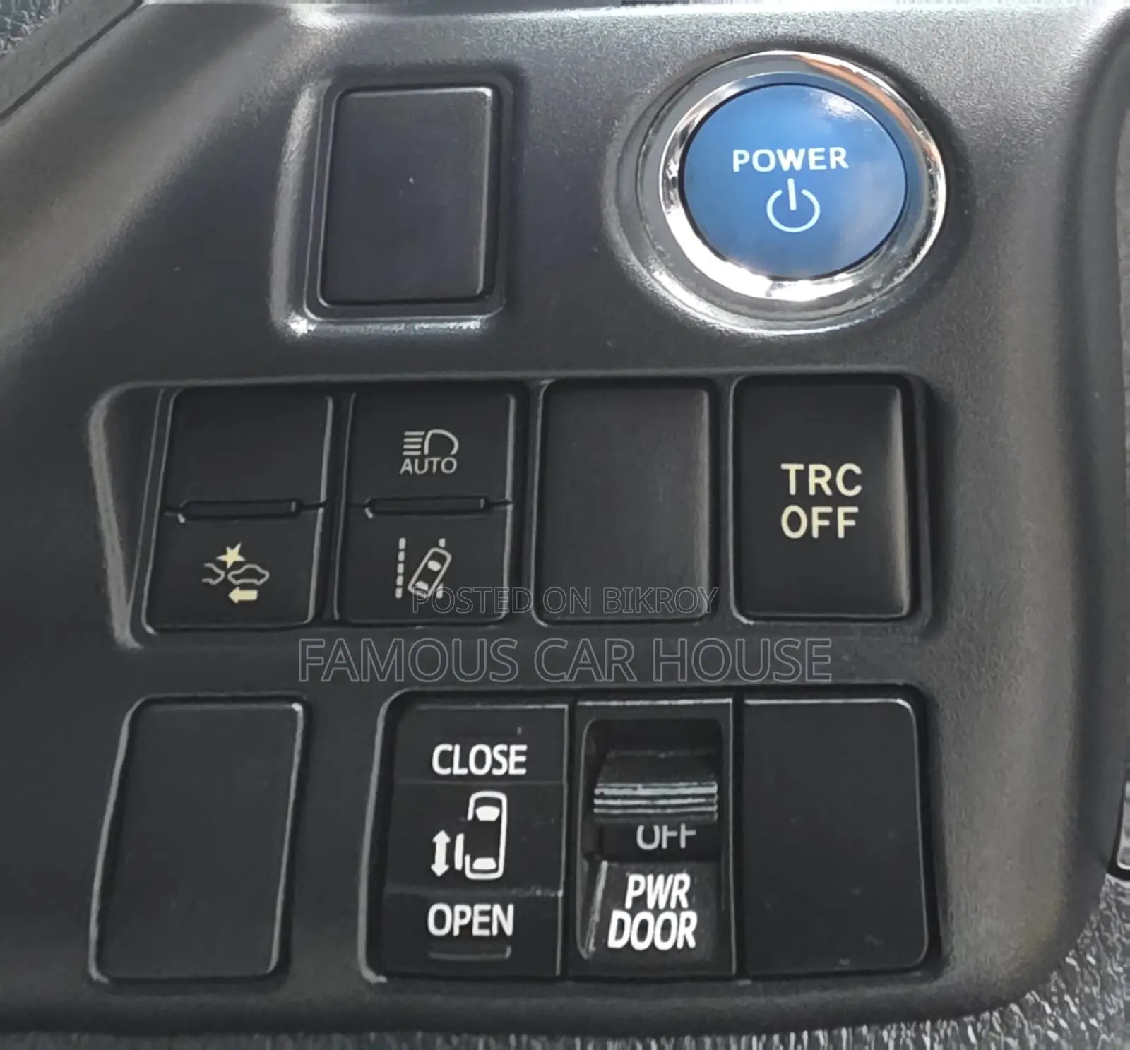 Toyota Voxy Hybrid V 2WD 7-Seater 2019 Pearl