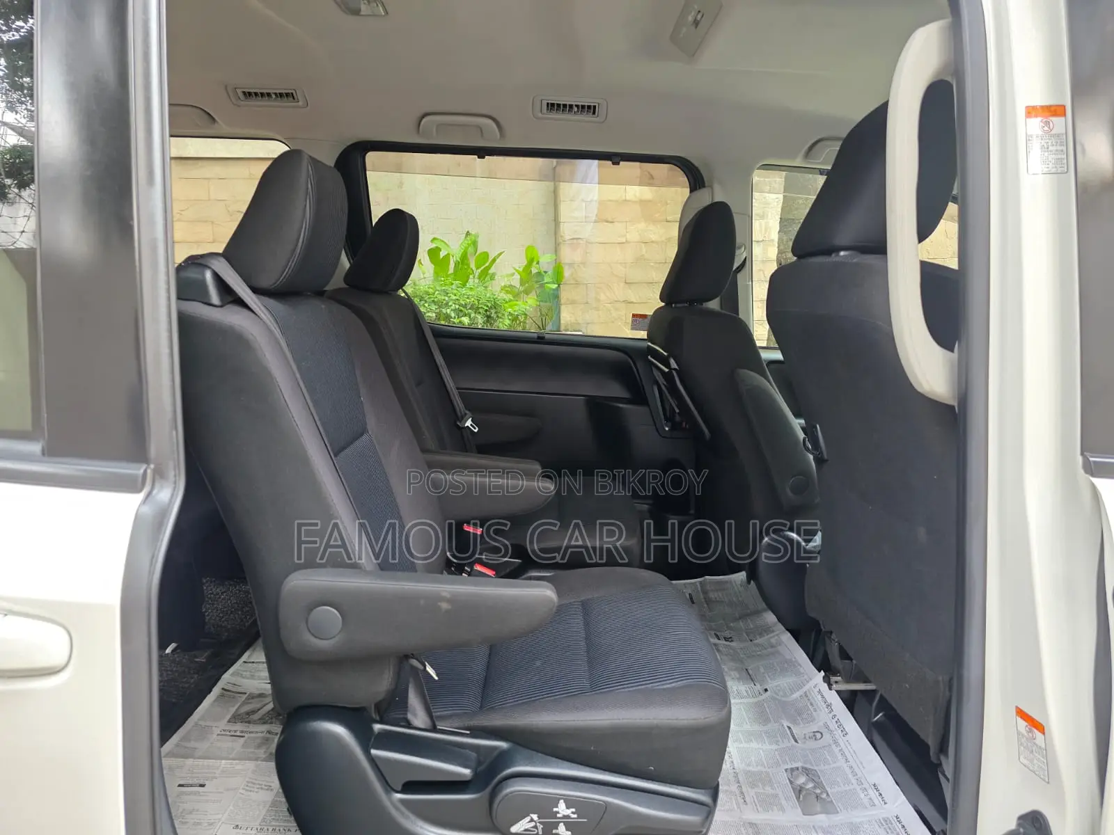 Toyota Voxy Hybrid V 2WD 7-Seater 2019 Pearl
