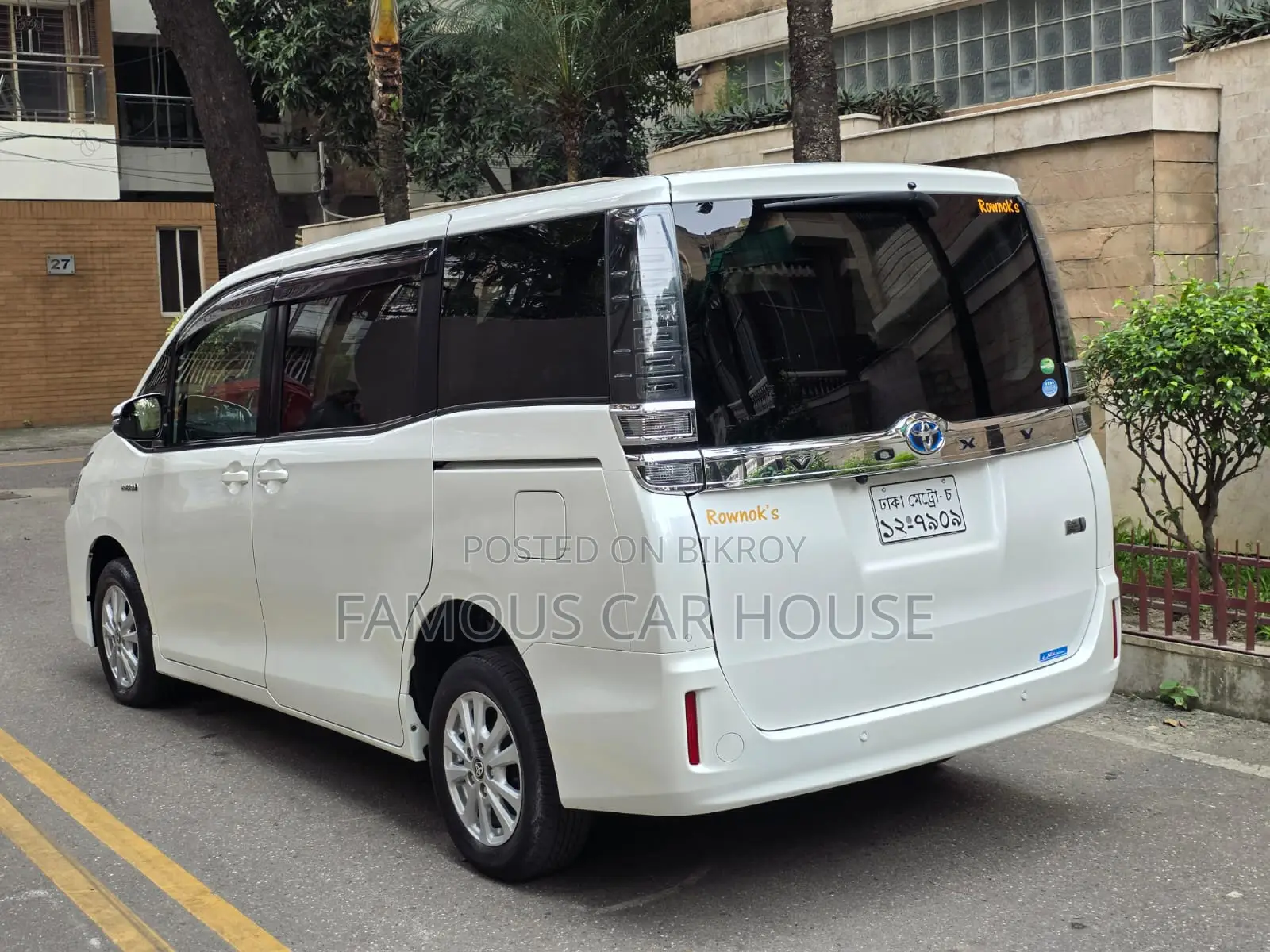 Toyota Voxy Hybrid V 2WD 7-Seater 2019 Pearl