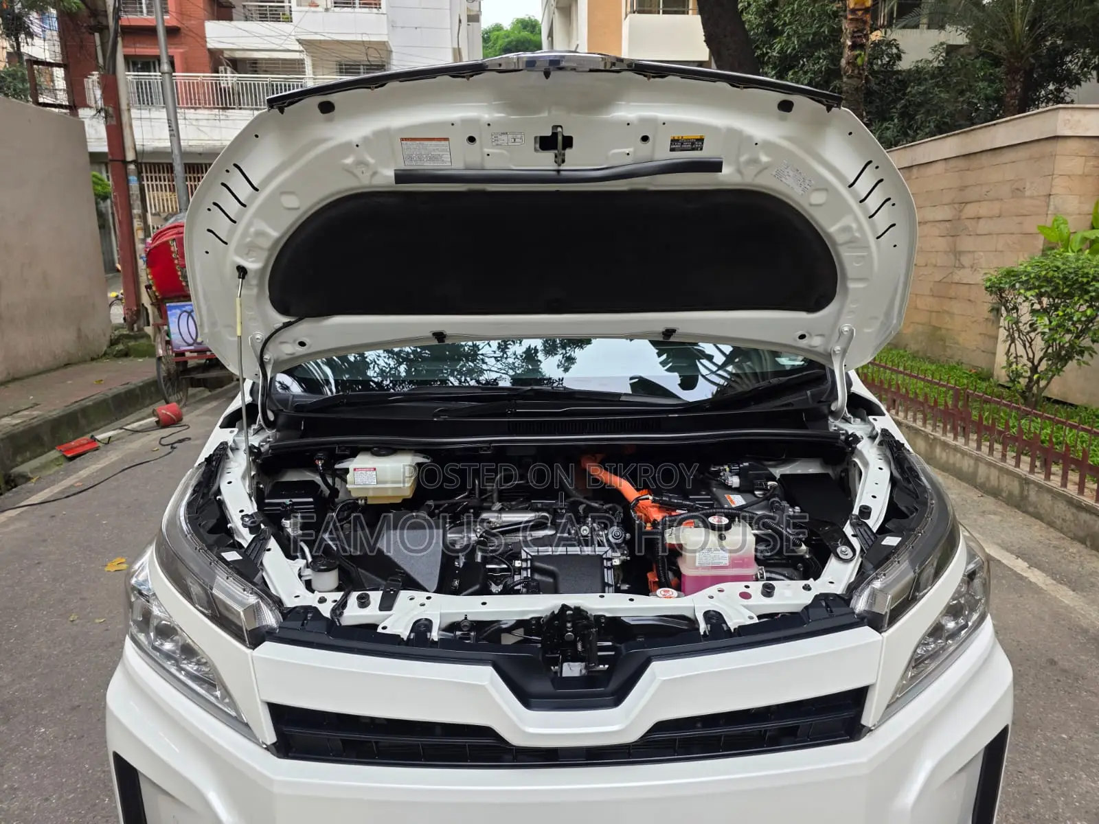Toyota Voxy Hybrid V 2WD 7-Seater 2019 Pearl