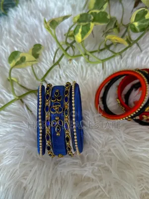 স্টাইলিশ হ্যান্ডমেড চুড়ি