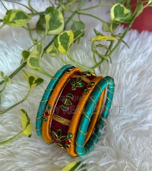 স্টাইলিশ হ্যান্ডমেড চুড়ি