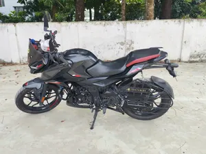 বাজাজ পালসার এনএস ১৬০ ২০২৪ কালো