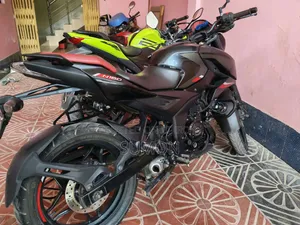 বাজাজ পালসার এনএস ১৬০ ২০২৪ কালো