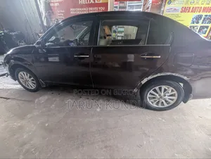 টয়োটা অ্যাক্সিও ২০১৩ মেরুন